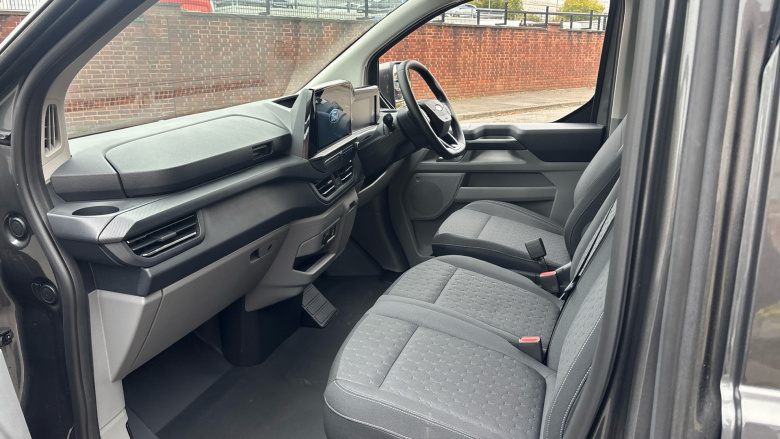 Ford Transit Custom E-320 L1 Rwd 100kW 65kWh H1 Van Limited Auto